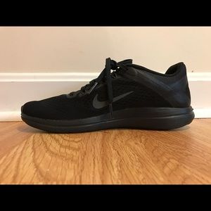 Black nike sneakers size 7